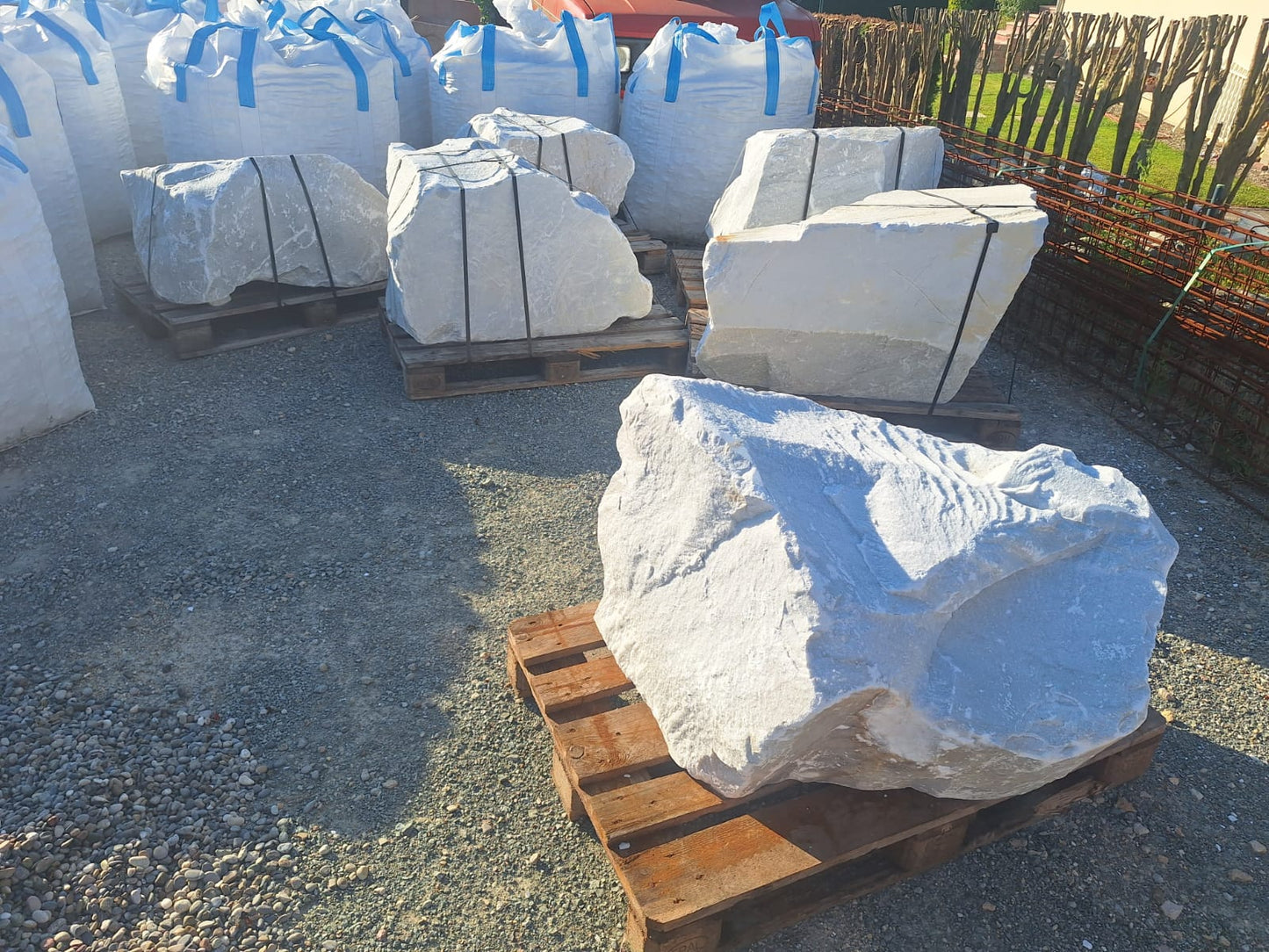 Bloc Décoratif Blanc de carrare pour massif - 400kg à 800kg