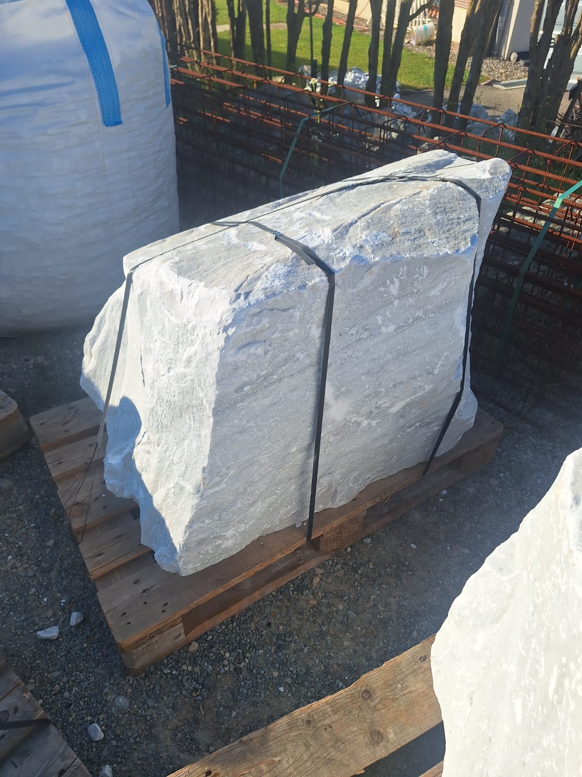 Bloc Décoratif Blanc de carrare pour massif - 400kg à 800kg